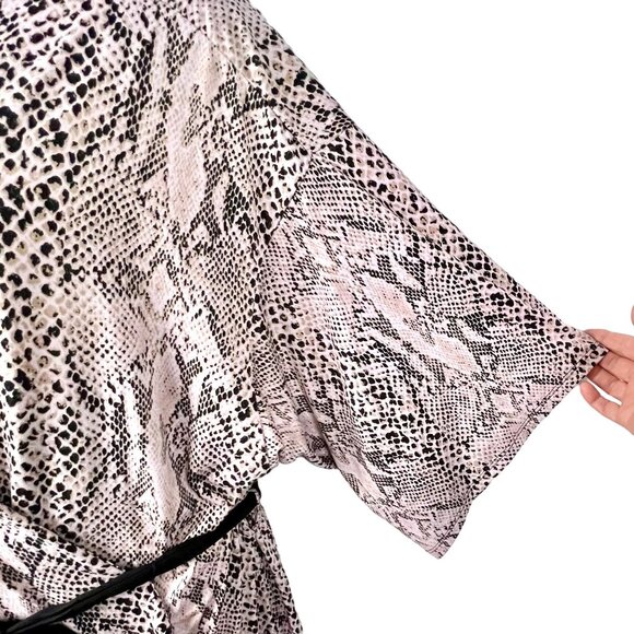 Snake Print Kimono-Style Robe 3X Secret Treasures Black Waist Tie GUC - Picture 3 of 14